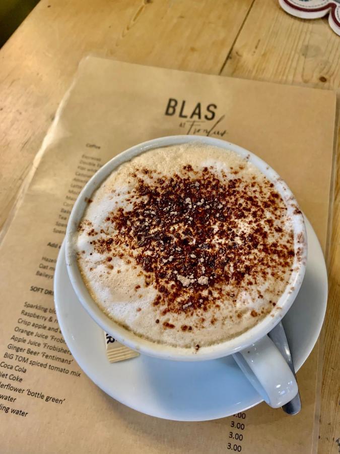Blas At Fronlas Cafe - The Heart Of Newport Newport  Zewnętrze zdjęcie
